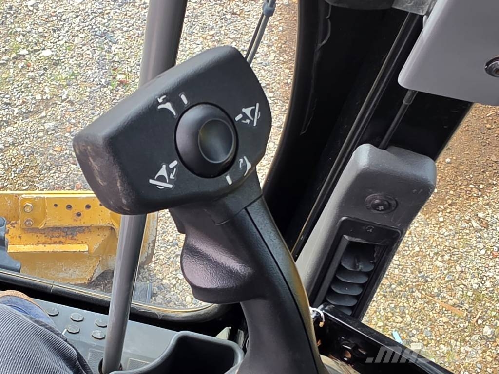CAT 140 AWD Väghyvlar