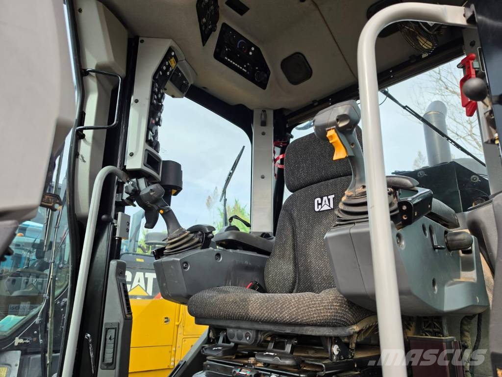 CAT 140 AWD Väghyvlar