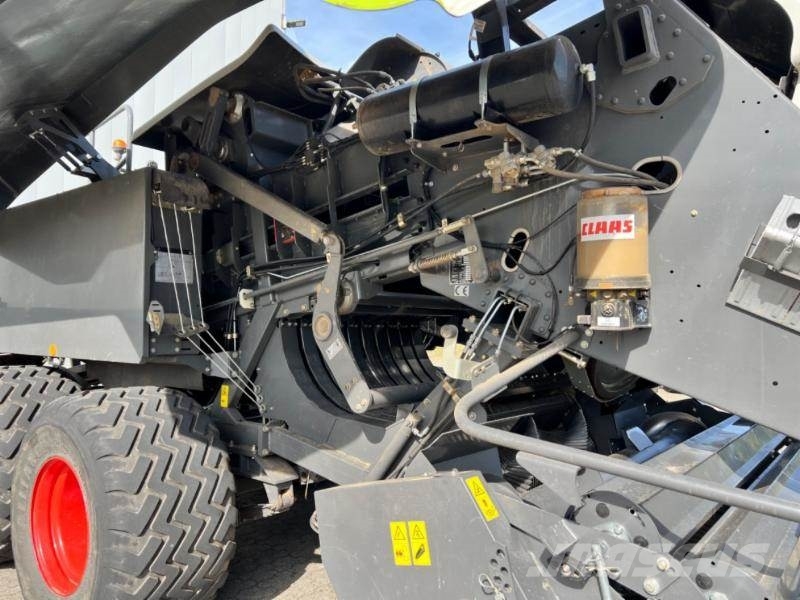 CLAAS QUADRANT 3200 FC Quaderpressen