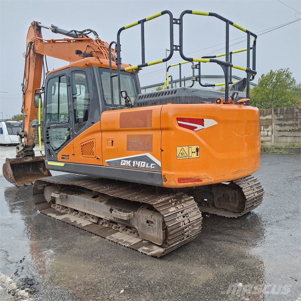 Doosan DX 140 LC Kāpurķēžu ekskavatori