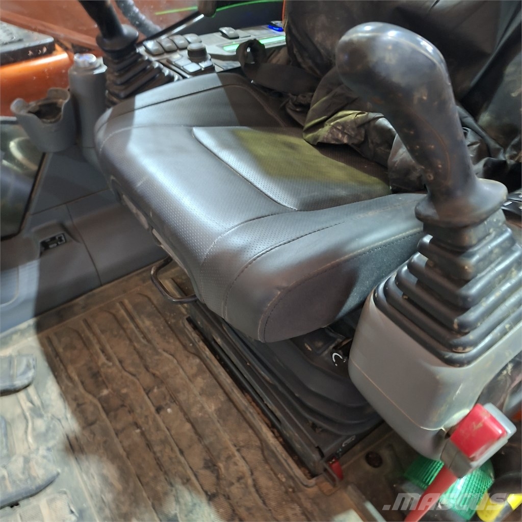 Doosan DX 140 LC Kāpurķēžu ekskavatori
