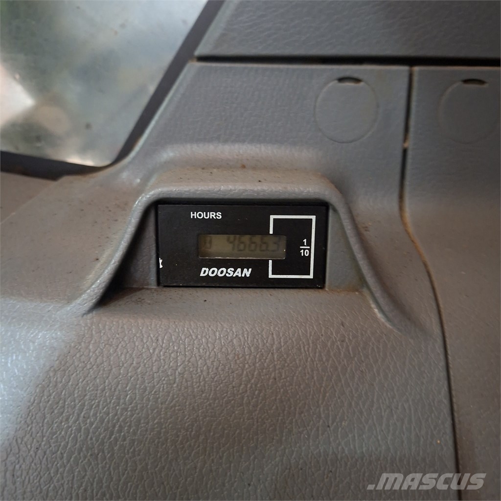 Doosan DX 140 LC Kāpurķēžu ekskavatori