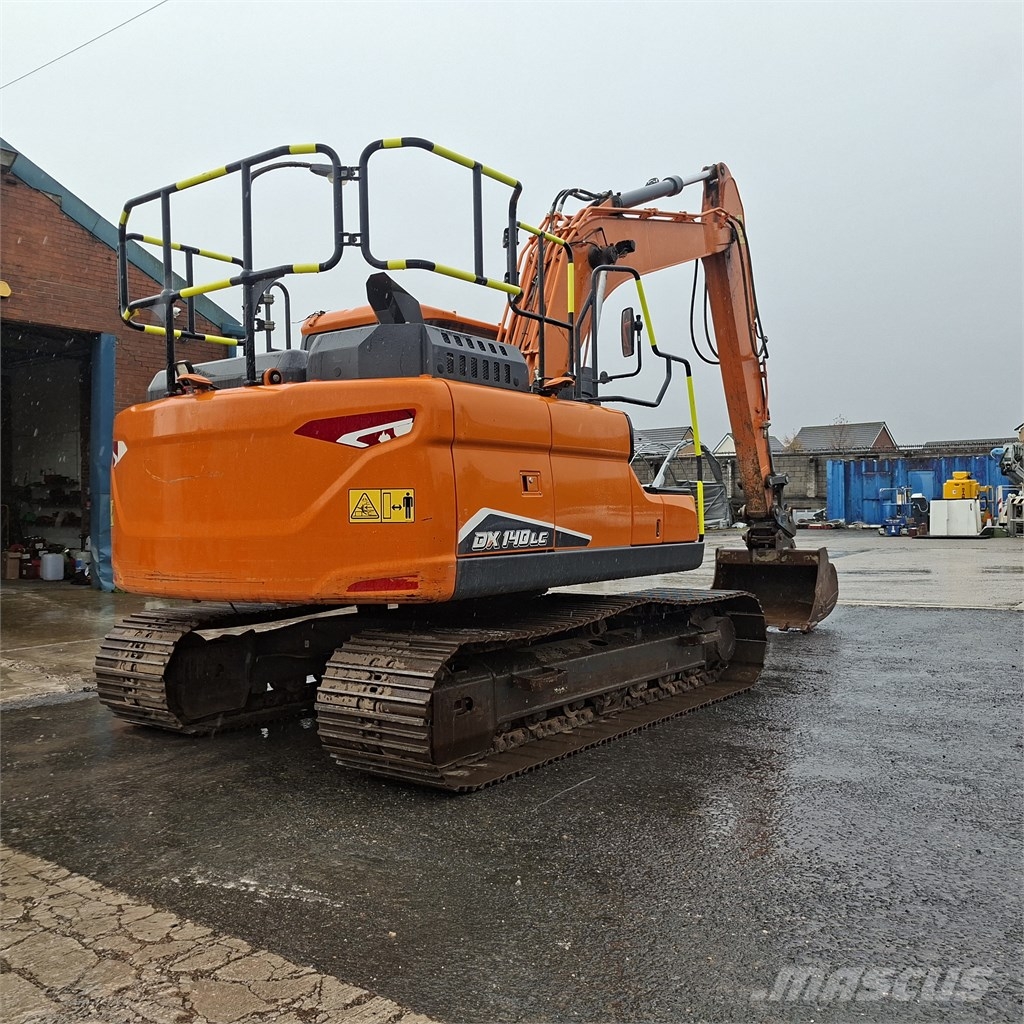 Doosan DX 140 LC Kāpurķēžu ekskavatori