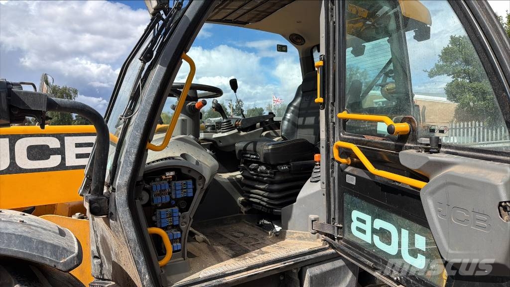 JCB 560-80 Poljoprivredni teleskopski utovarivači