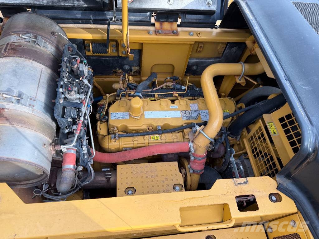 CAT 336 E  3000 units excavators in stock Rupsgraafmachines