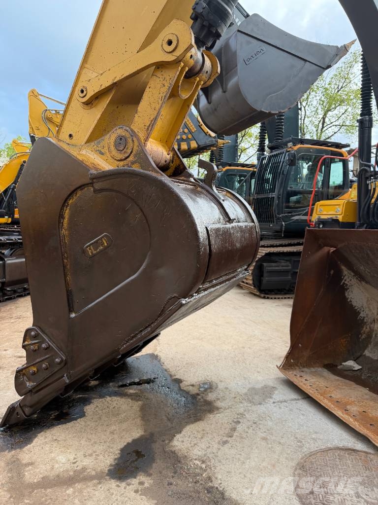 CAT 336 E  3000 units excavators in stock Rupsgraafmachines