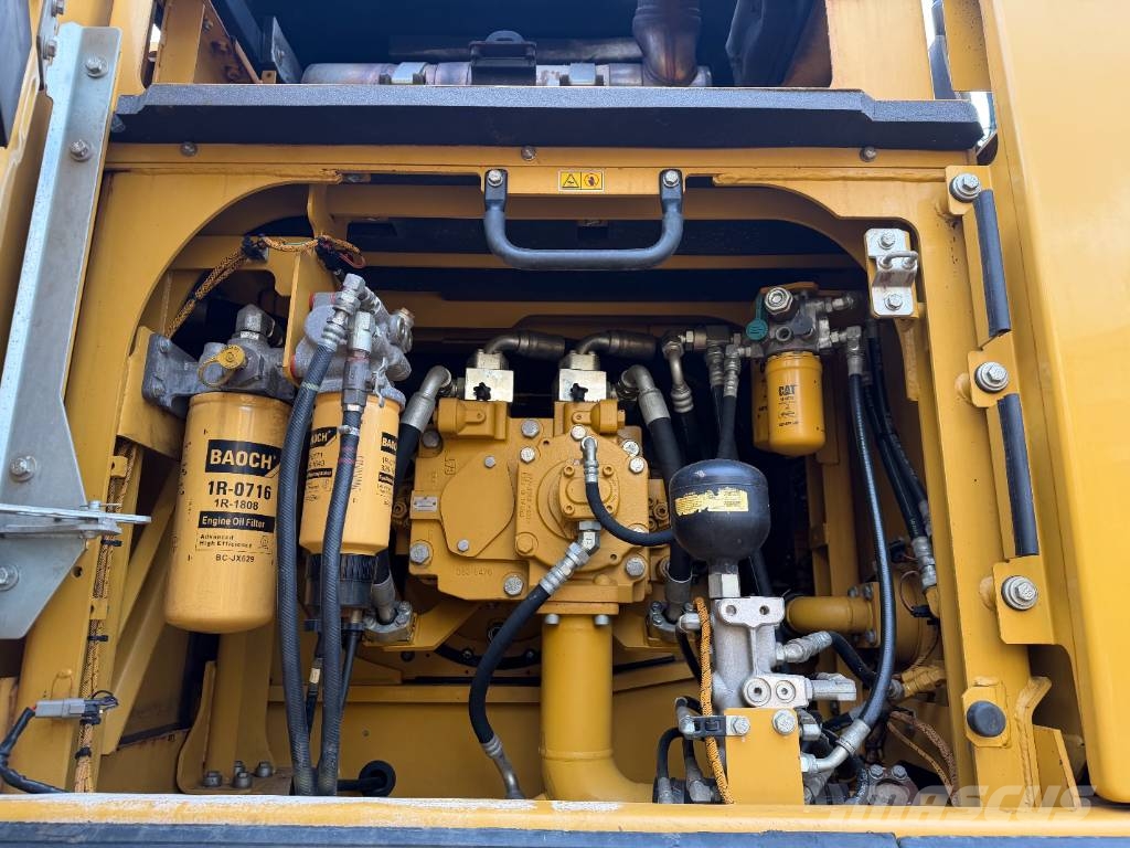 CAT 336 E  3000 units excavators in stock Rupsgraafmachines