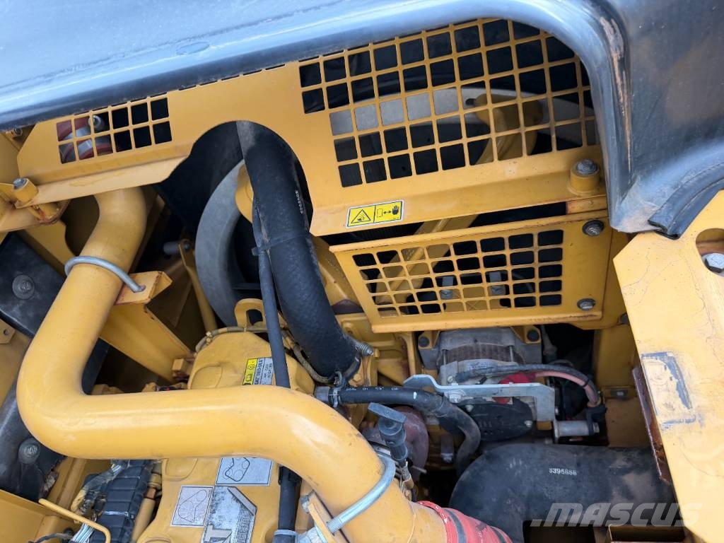CAT 336 E  3000 units excavators in stock Rupsgraafmachines