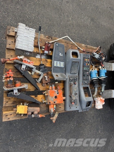 Atlas 1404 USED CAB PARTS Cabine en interieur