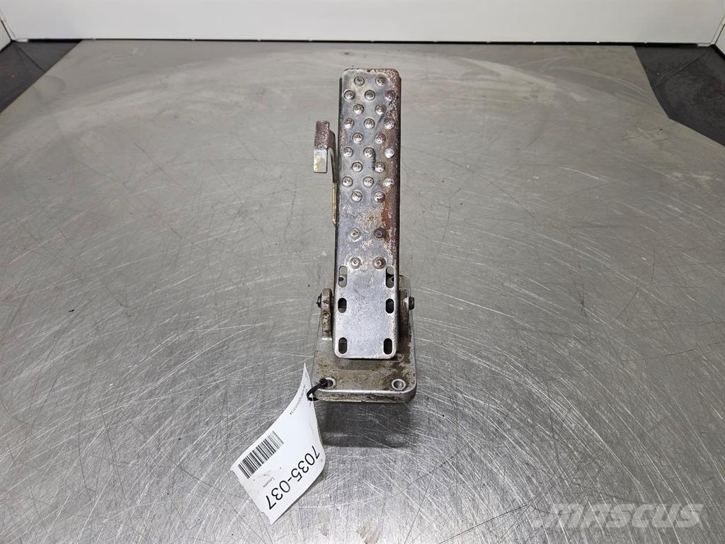 Liebherr A924B-7024466-Brake pedal/Bremspedal/Rempedaal Cabina