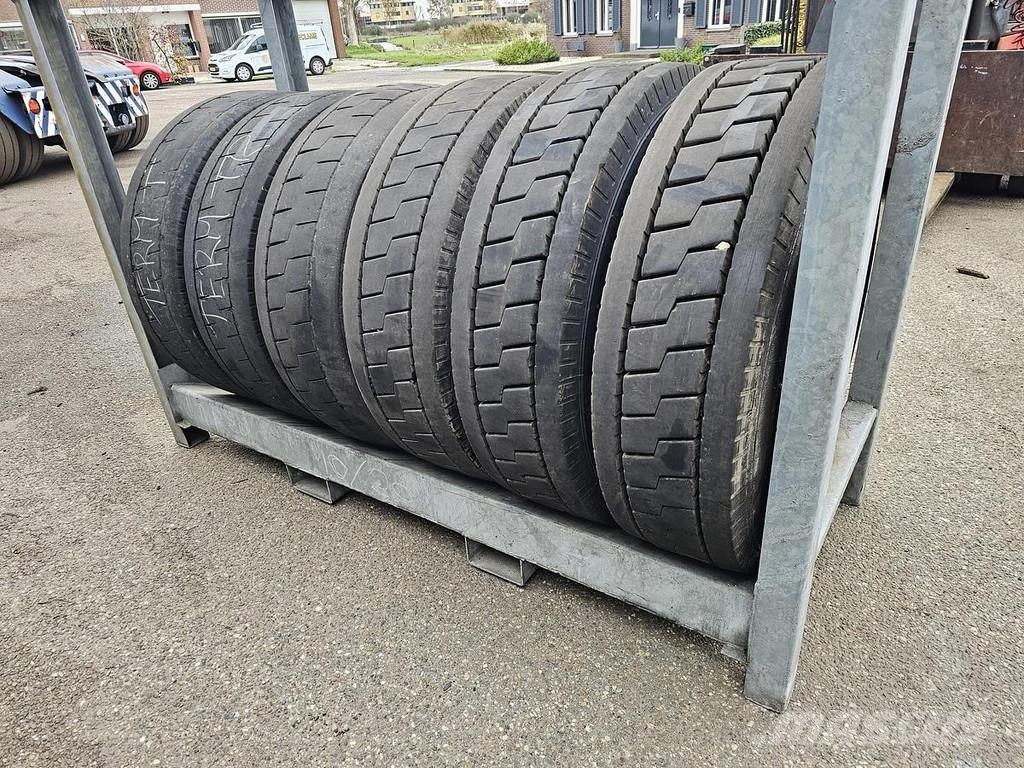 Michelin 280/75 R 22.5 TERMNAL TRACTOR TIRE - EXTRA HEAVY D Däck, hjul och fälgar