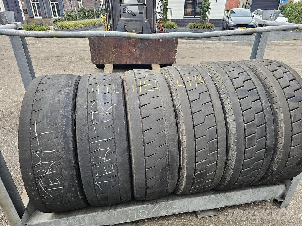 Michelin 280/75 R 22.5 TERMNAL TRACTOR TIRE - EXTRA HEAVY D Däck, hjul och fälgar
