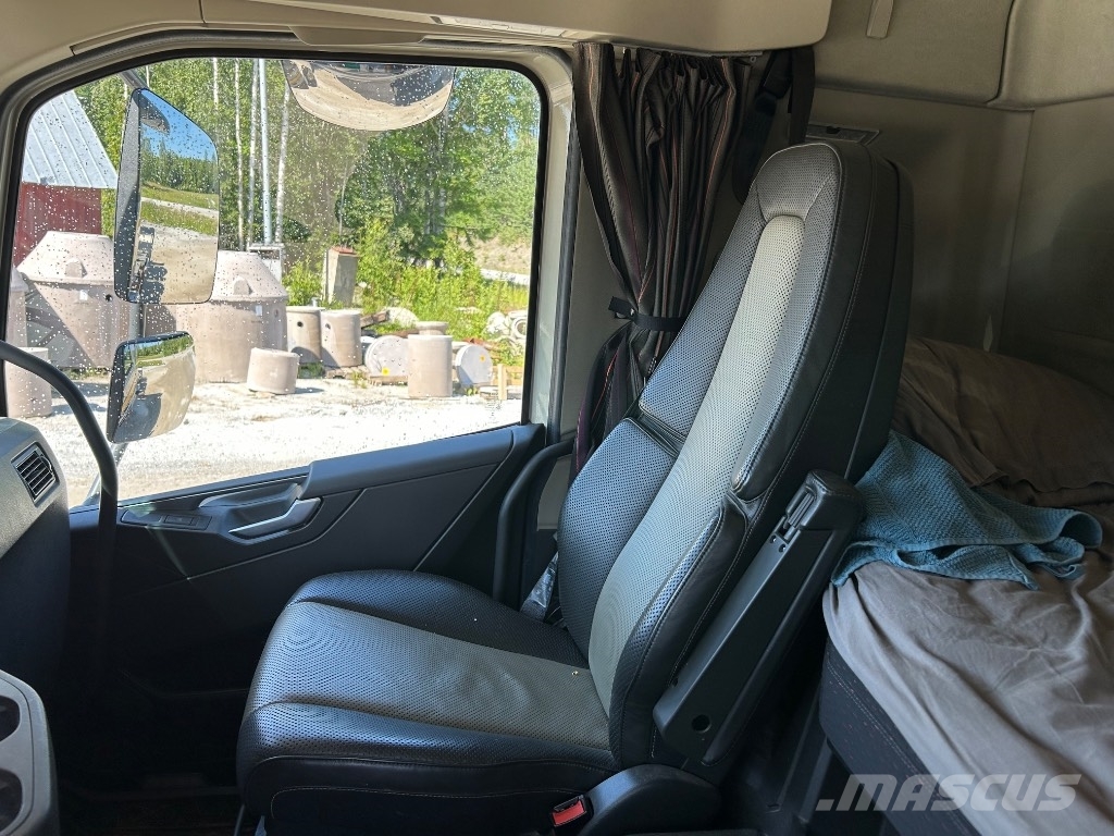 Volvo FMX 540 工程吊钩车
