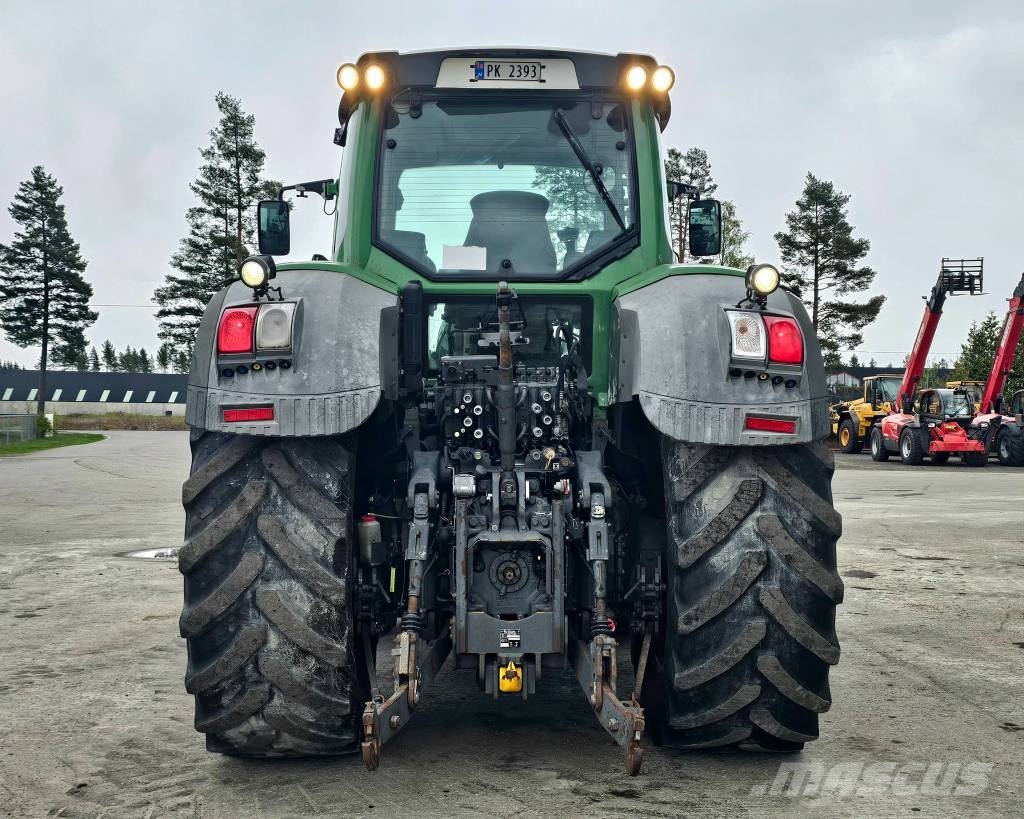Fendt 824 Vario SCR Tractoren