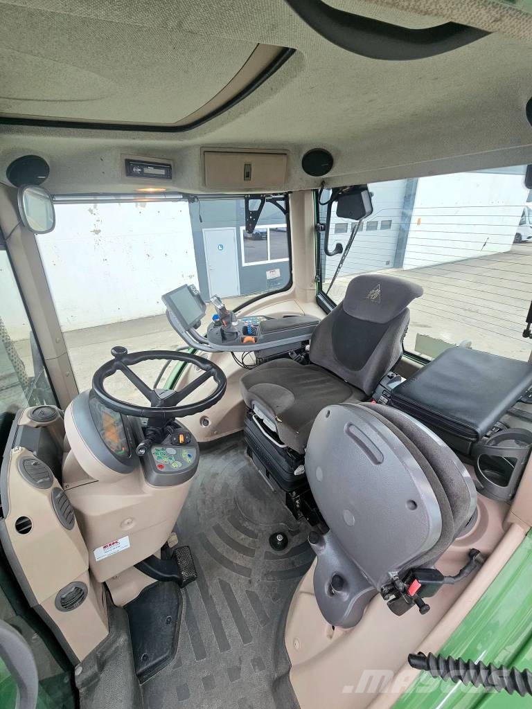 Fendt 824 Vario SCR Tractoren