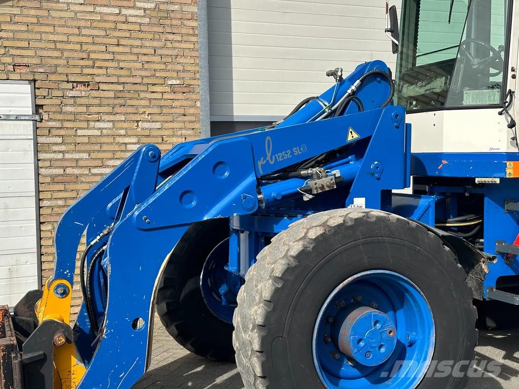 Paus RLS 1252 SL لوادر بعجل