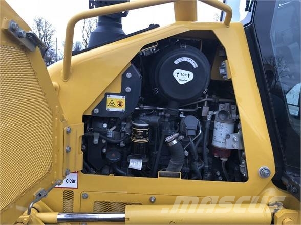 Komatsu D39PX-24 Bulldozer på larvebånd