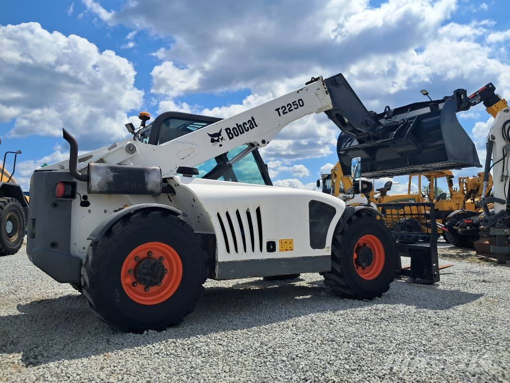 Bobcat T 2250 CAT MANITOU WEIDEMANN JCB Telescopic handlers