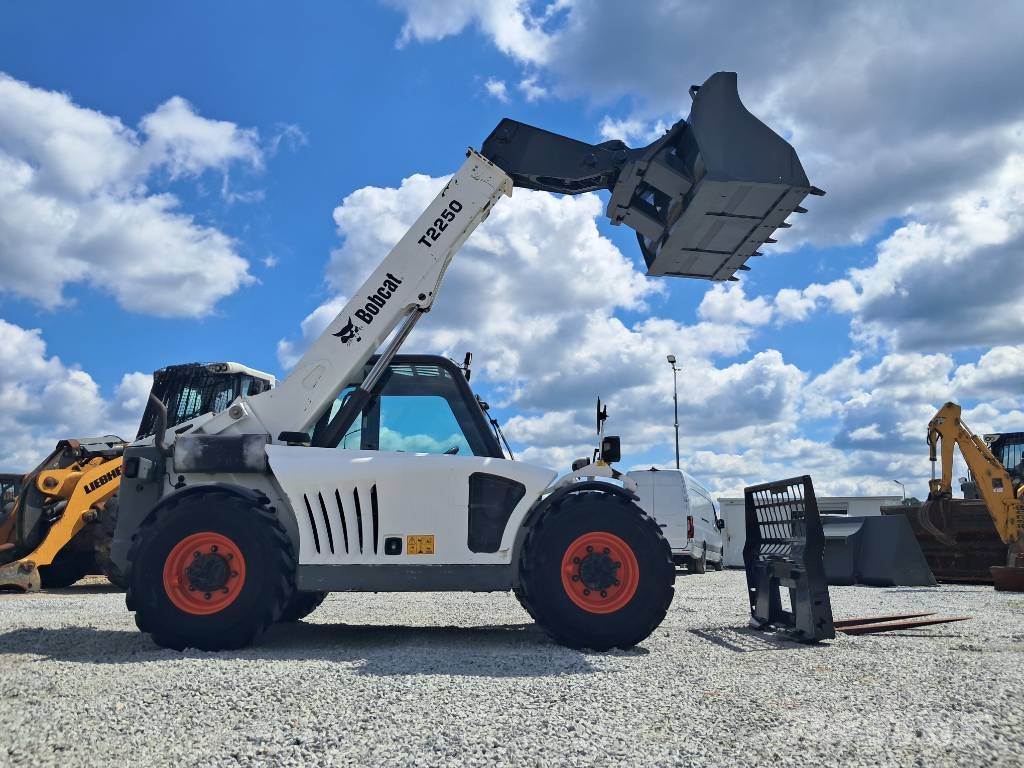 Bobcat T 2250 CAT MANITOU WEIDEMANN JCB Telescopic handlers