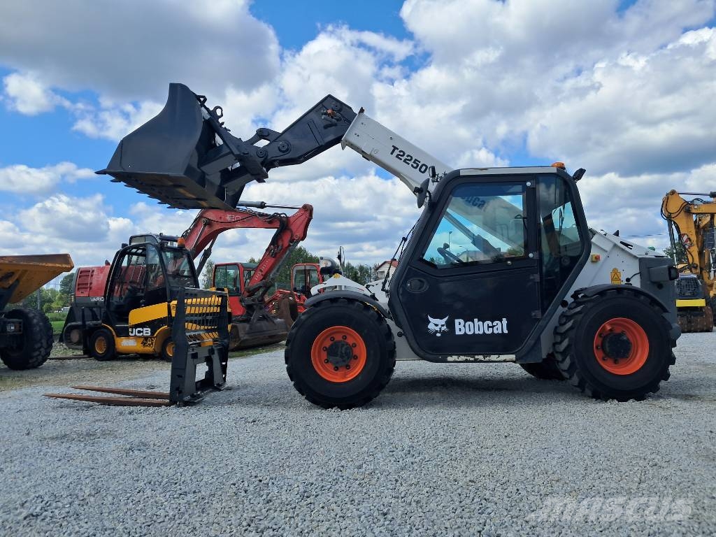 Bobcat T 2250 CAT MANITOU WEIDEMANN JCB Telescopic handlers