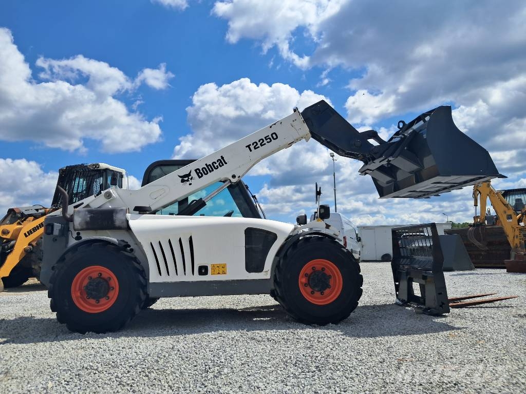 Bobcat T 2250 CAT MANITOU WEIDEMANN JCB Telescopic handlers