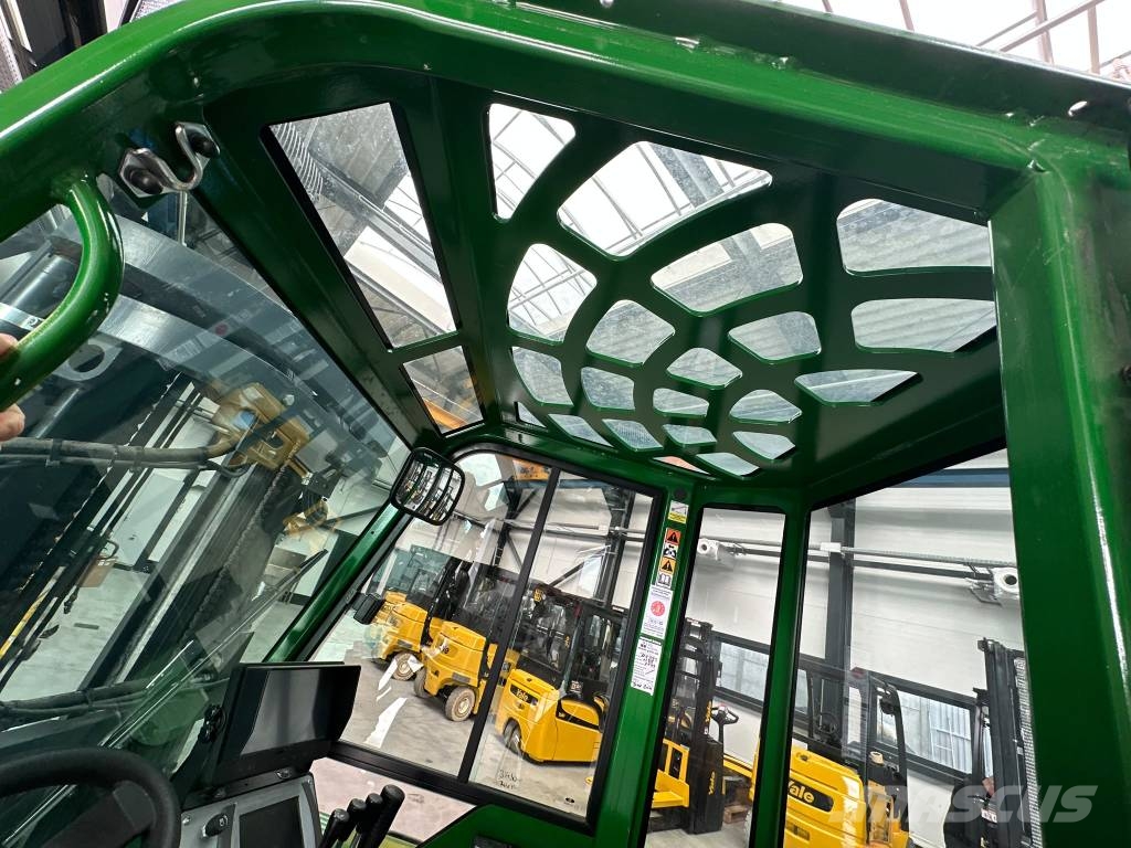 Combilift CBE2500 Četru virzienu krāvēji