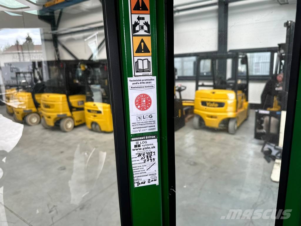 Combilift CBE2500 Četru virzienu krāvēji
