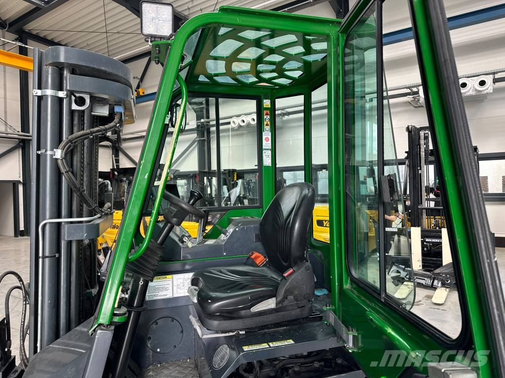 Combilift CBE2500 Četru virzienu krāvēji