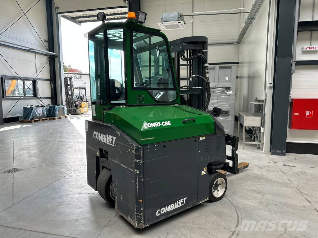 Combilift CBE2500 Četru virzienu krāvēji