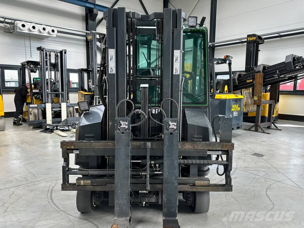 Combilift CBE2500 Četru virzienu krāvēji