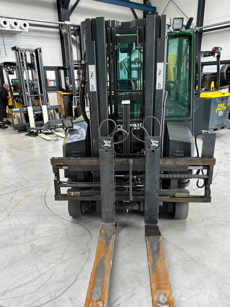 Combilift CBE2500 Četru virzienu krāvēji
