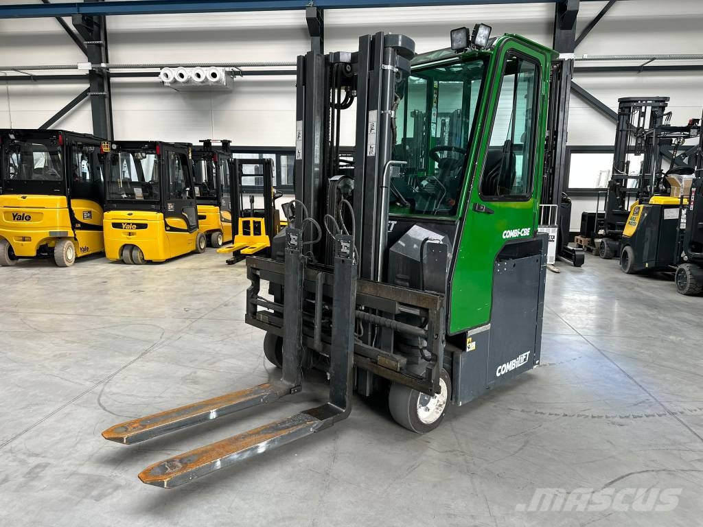 Combilift CBE2500 Četru virzienu krāvēji