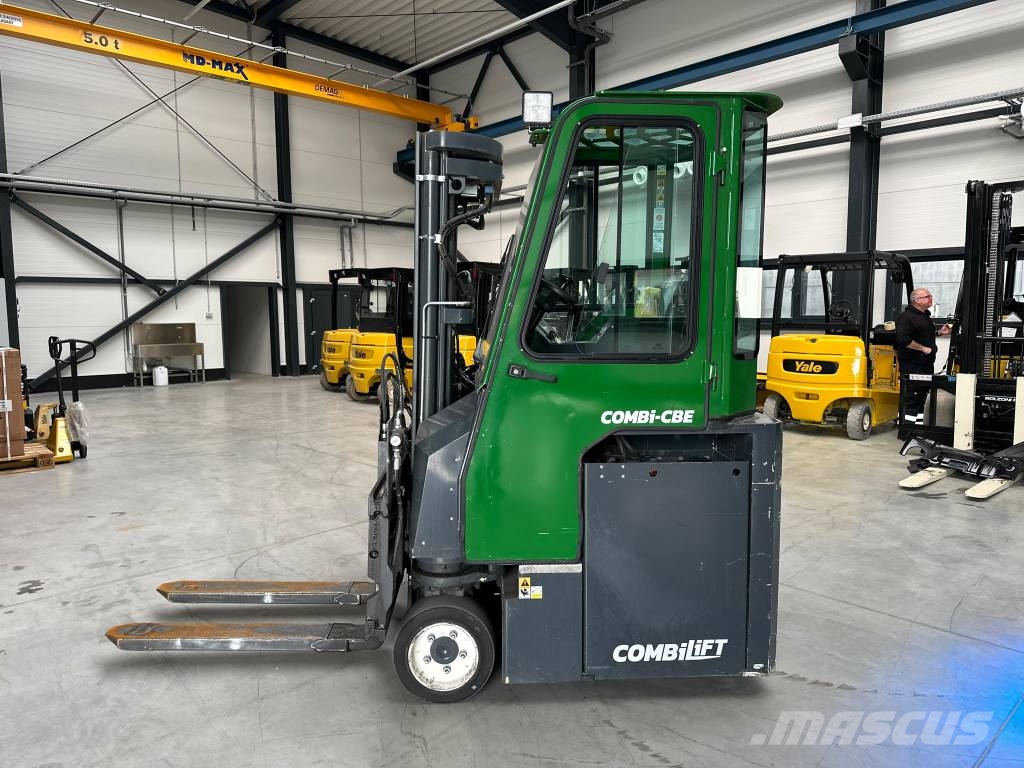 Combilift CBE2500 Četru virzienu krāvēji