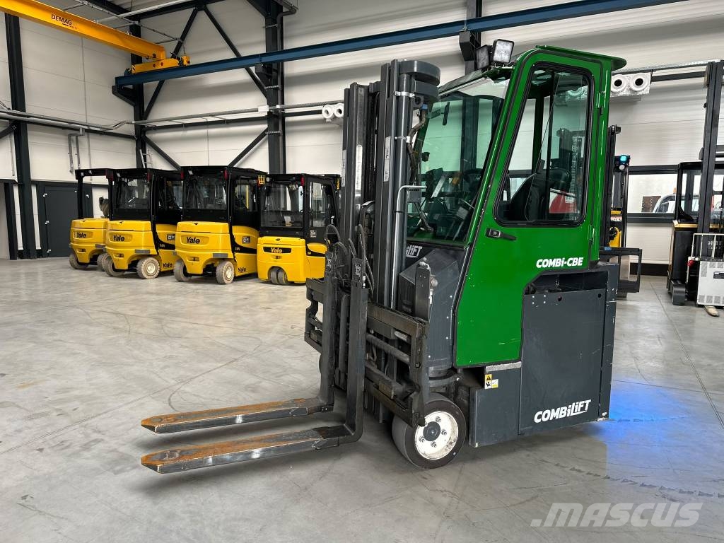 Combilift CBE2500 Četru virzienu krāvēji