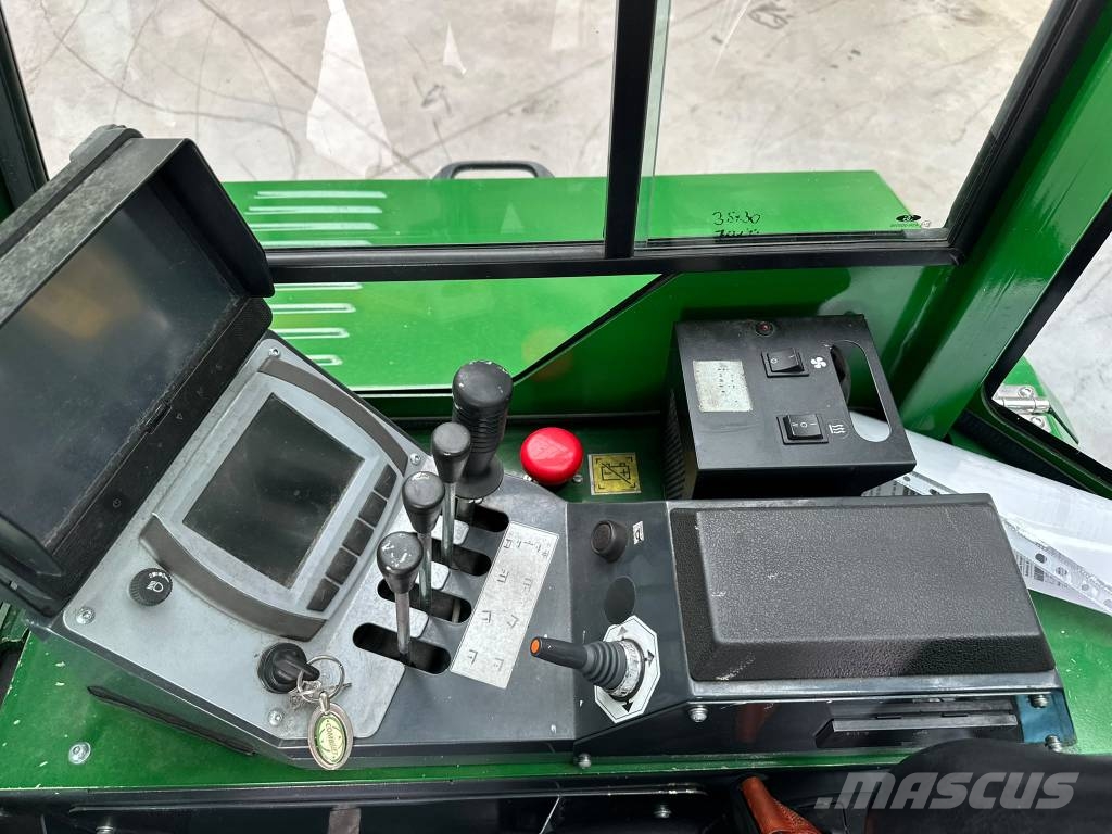 Combilift CBE2500 Četru virzienu krāvēji