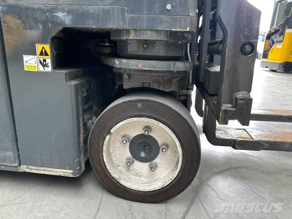 Combilift CBE2500 Četru virzienu krāvēji