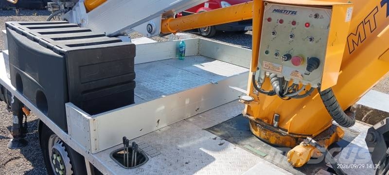 Iveco Daily Multitel MT202DS - 20,2m Teherautóra szerelt emelők és állványok