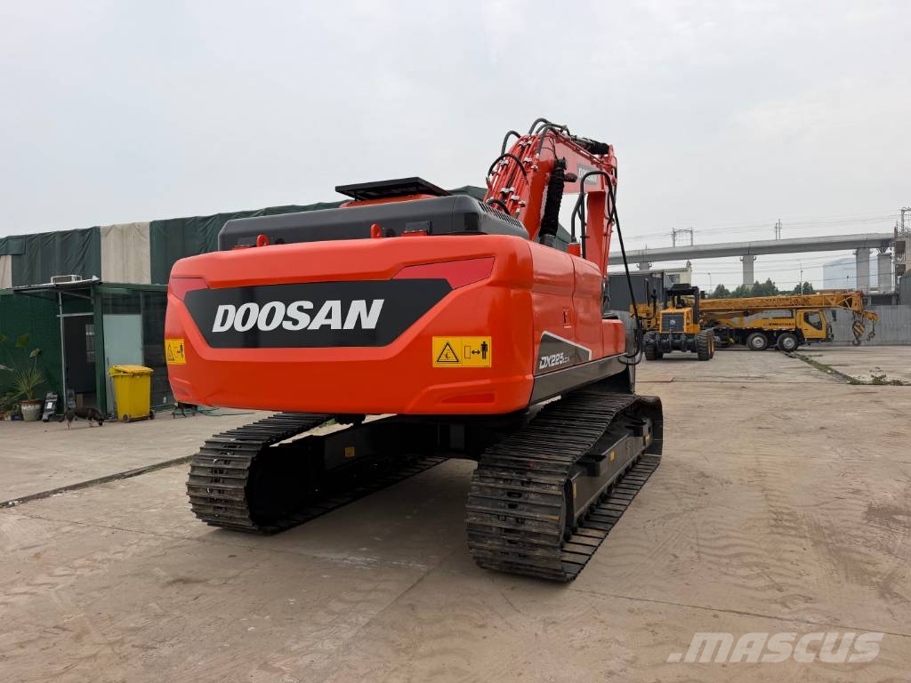 Doosan DX 225 LC-5 Kāpurķēžu ekskavatori
