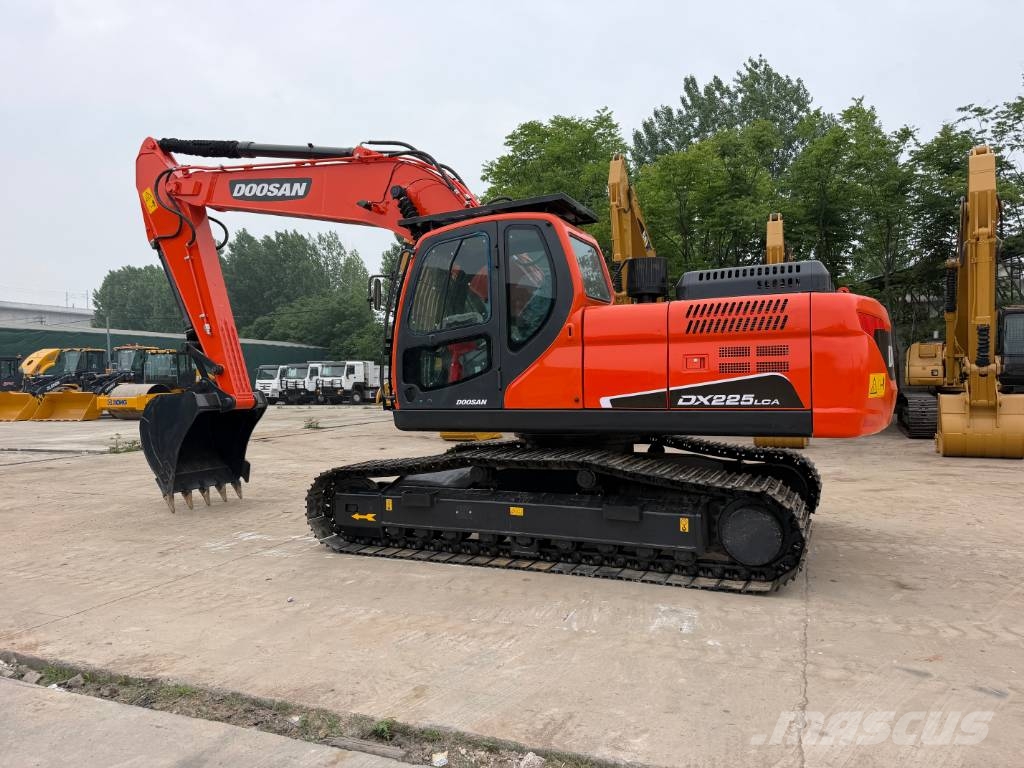 Doosan DX 225 LC-5 Kāpurķēžu ekskavatori