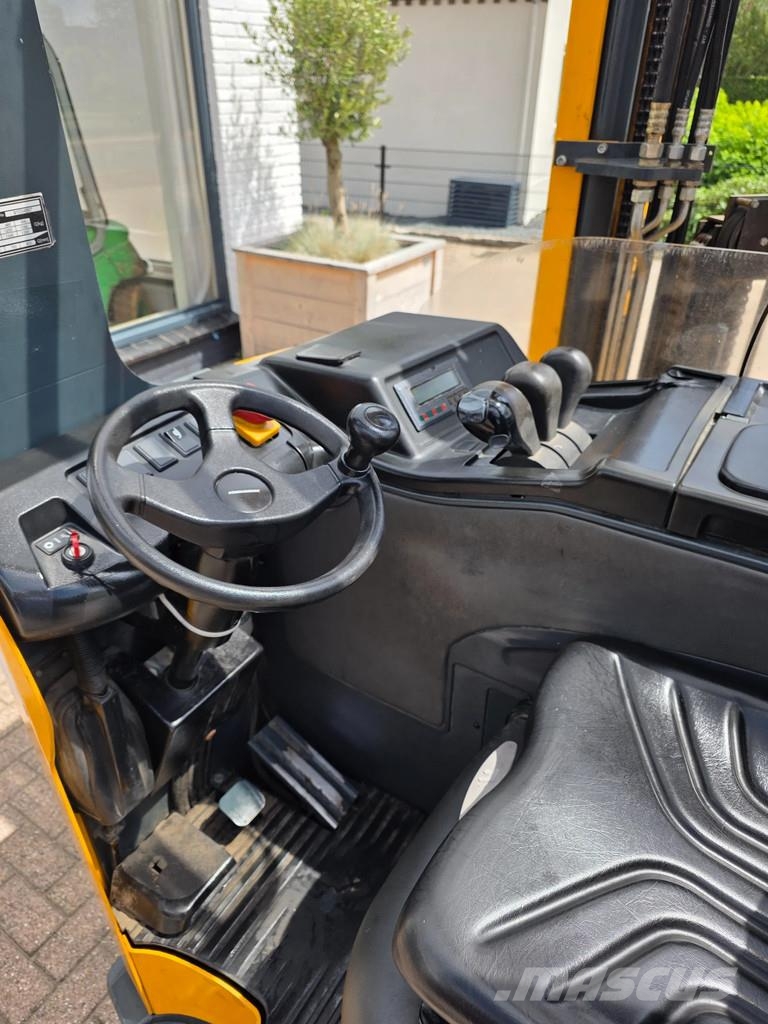 Jungheinrich Reachtruck heftruck triplo hoge wielen Электропогрузчики