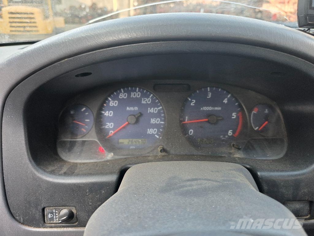 Nissan Pickup King Cab 2.5DI 4WD Otros camiones
