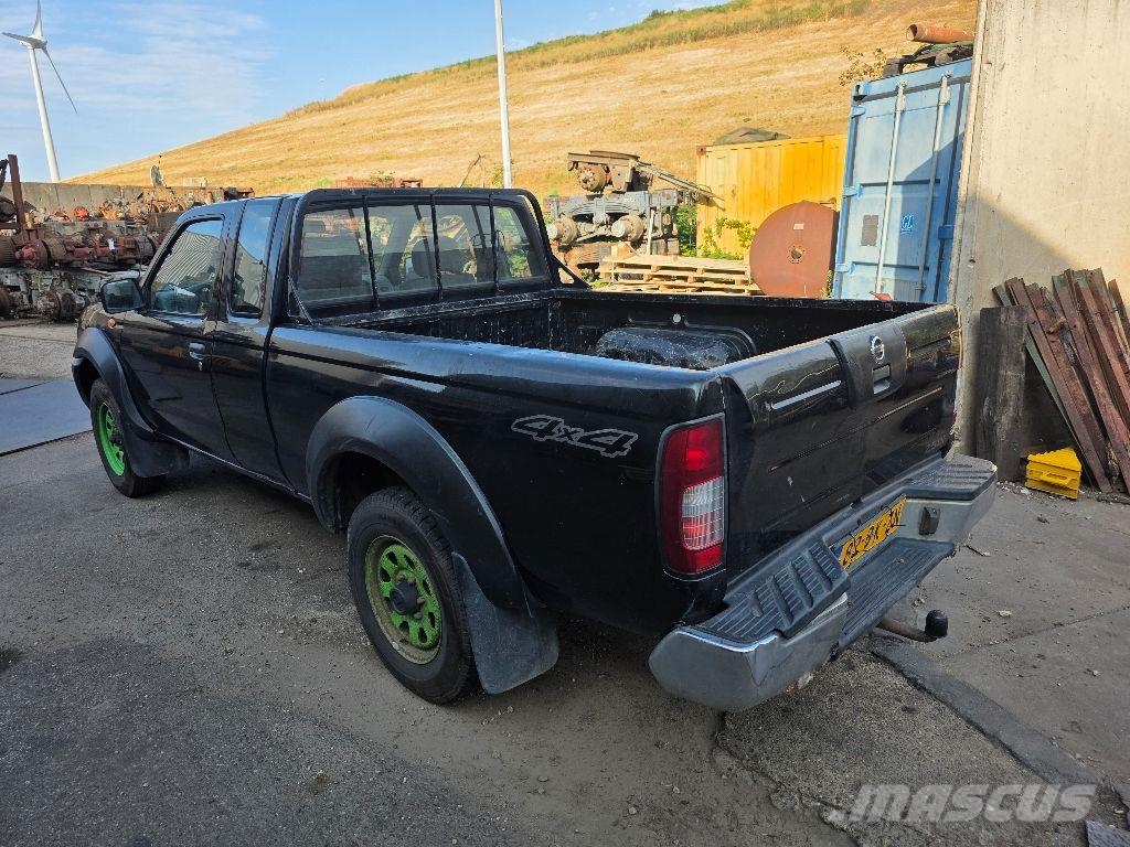 Nissan Pickup King Cab 2.5DI 4WD Otros camiones