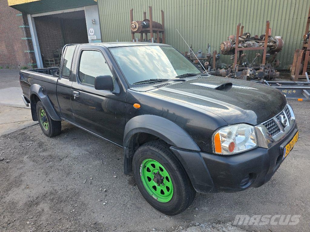 Nissan Pickup King Cab 2.5DI 4WD Otros camiones