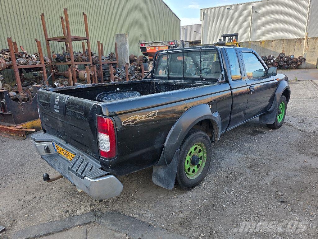 Nissan Pickup King Cab 2.5DI 4WD Otros camiones
