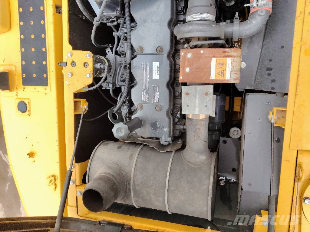 Komatsu PC 200-8 3000 units excavators in stock Pelle sur chenilles