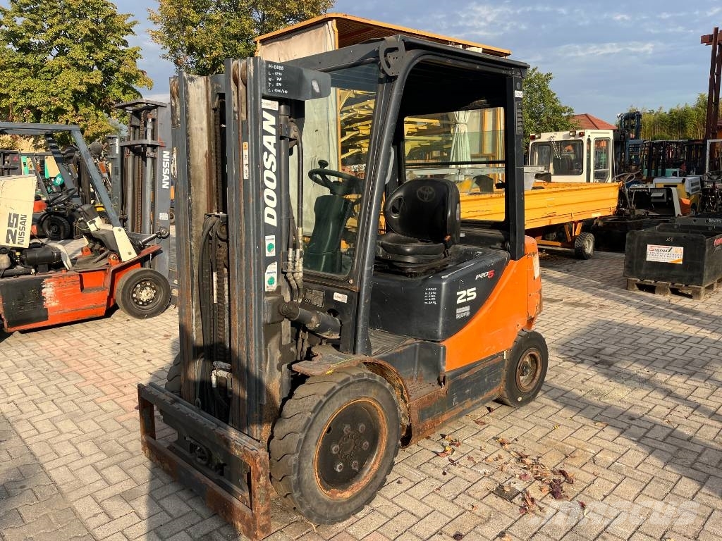 Doosan GE 25 E-5 V-2945 Plinski viličarji