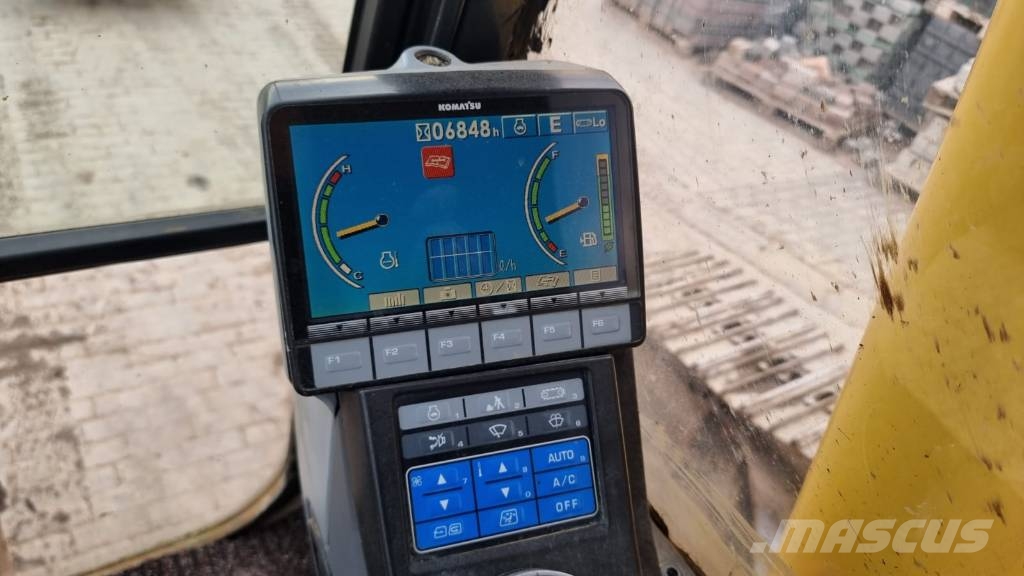 Komatsu HB 215 LC Long Reach Vikšriniai ekskavatoriai