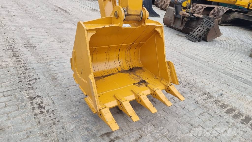 Komatsu HB 215 LC Long Reach Vikšriniai ekskavatoriai