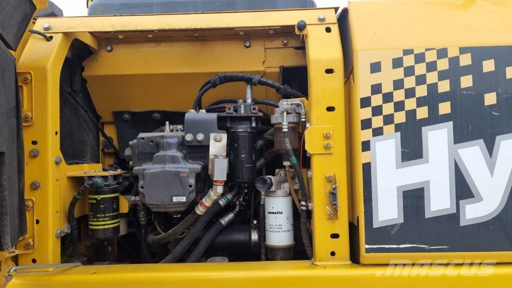 Komatsu HB 215 LC Long Reach Vikšriniai ekskavatoriai