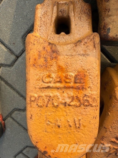 Volvo NEW&USED TOOTH MIX Retroescavatori